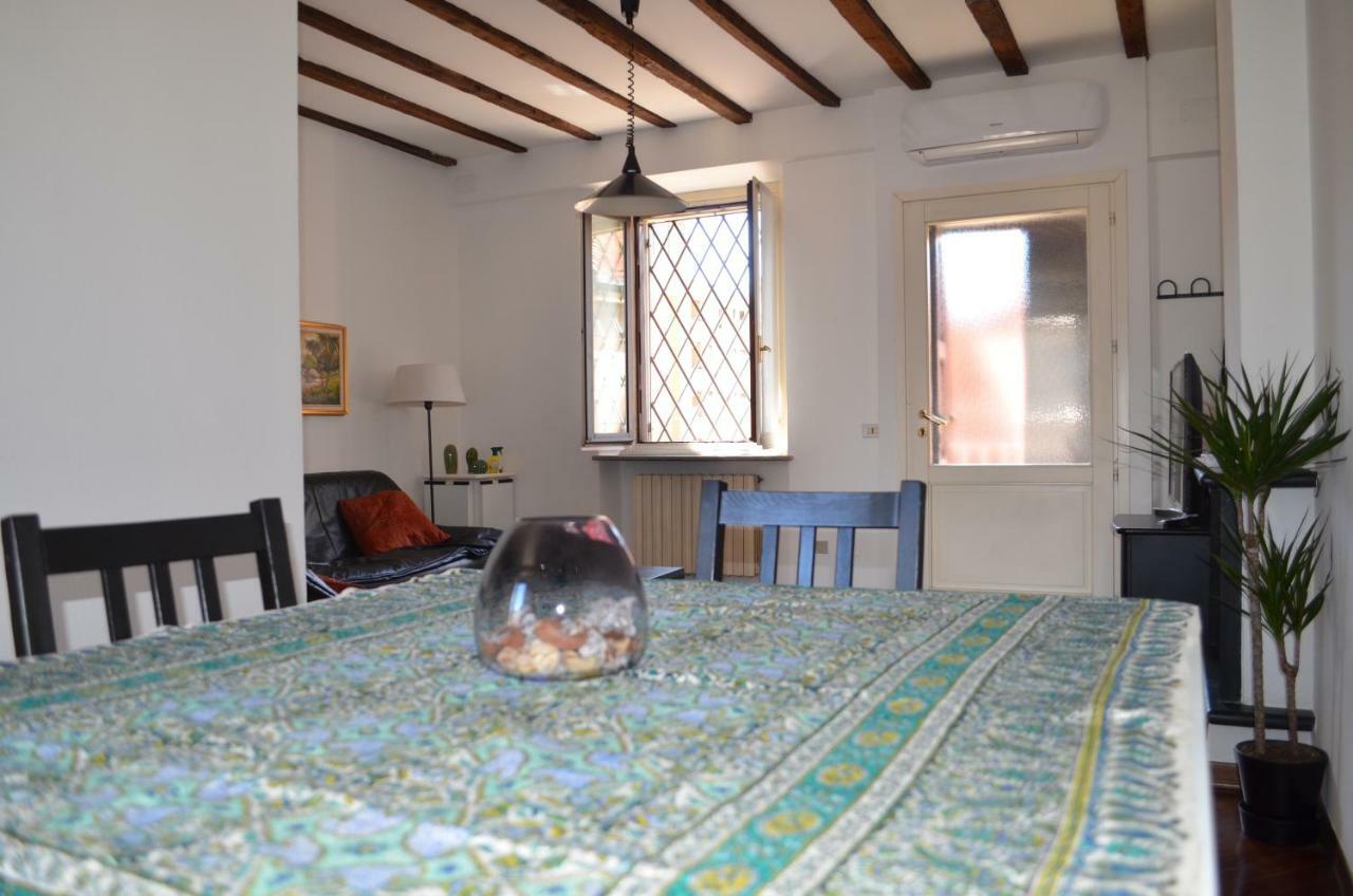Cozy One Bedroom Apartment In Milano, Brera Bagian luar foto