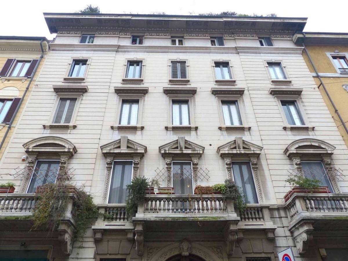 Cozy One Bedroom Apartment In Milano, Brera Bagian luar foto